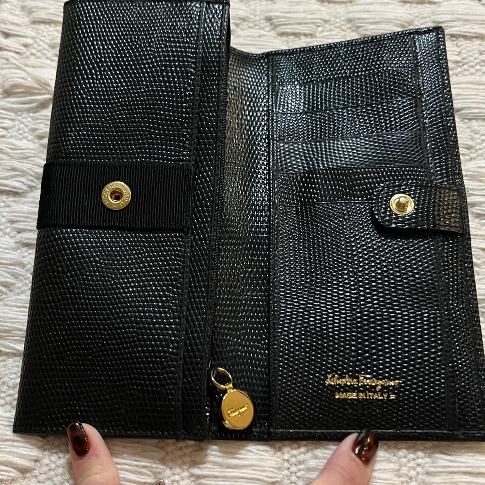 EUC Salvatore Ferragamo Vara Bow Black Leather Continental Wallet